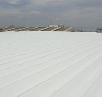 暑さ対策・省エネ対策になる遮熱塗料ミラクールを塗装した工場・倉庫・店舗の鋼板屋根