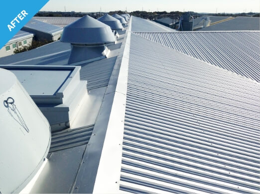 工場・倉庫の劣化したスレート屋根の雨漏りを補修し断熱効果もある防水工事リリーフ工法（カバー工法）を施工し美しくなった屋根