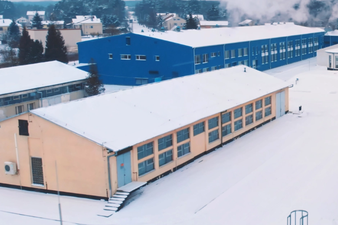 3つの寒さ対策を施した工場や倉庫のイメージ