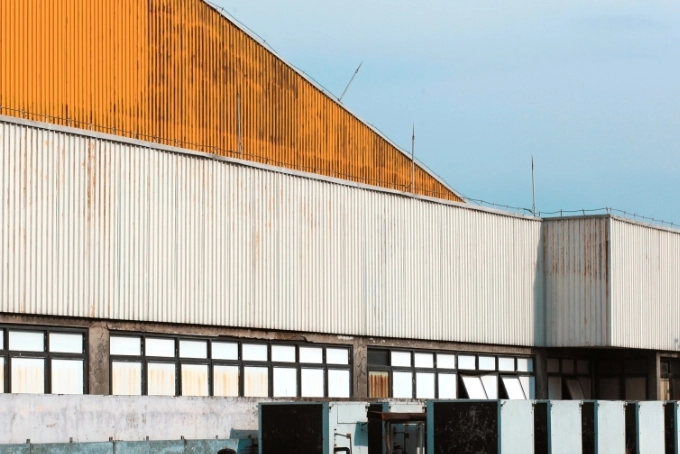 冬季に発生しやすい劣化・トラブルが起きた工場・倉庫