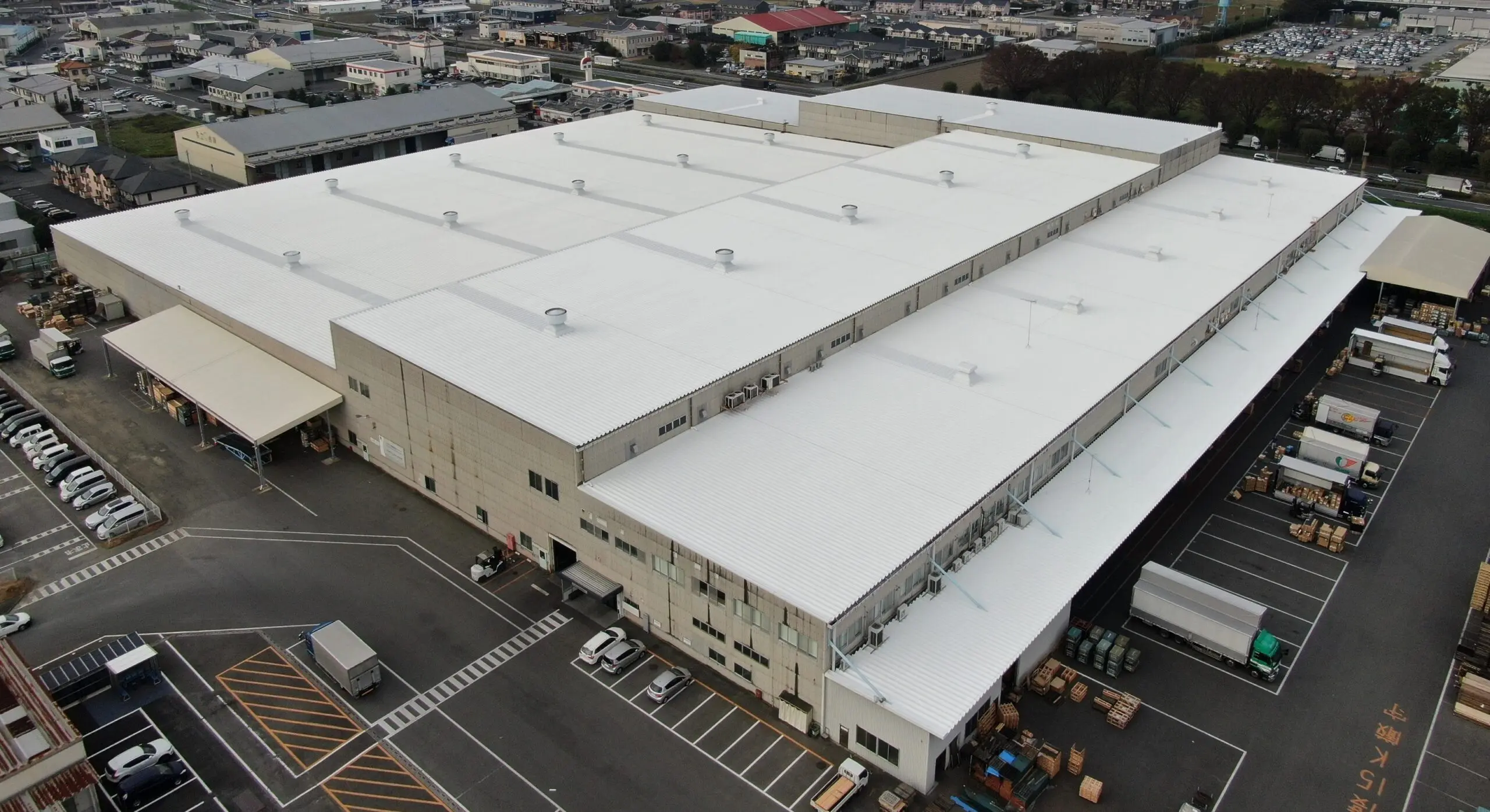 事例1|大面積倉庫での労務改善・環境負荷低減(群馬県太田市)